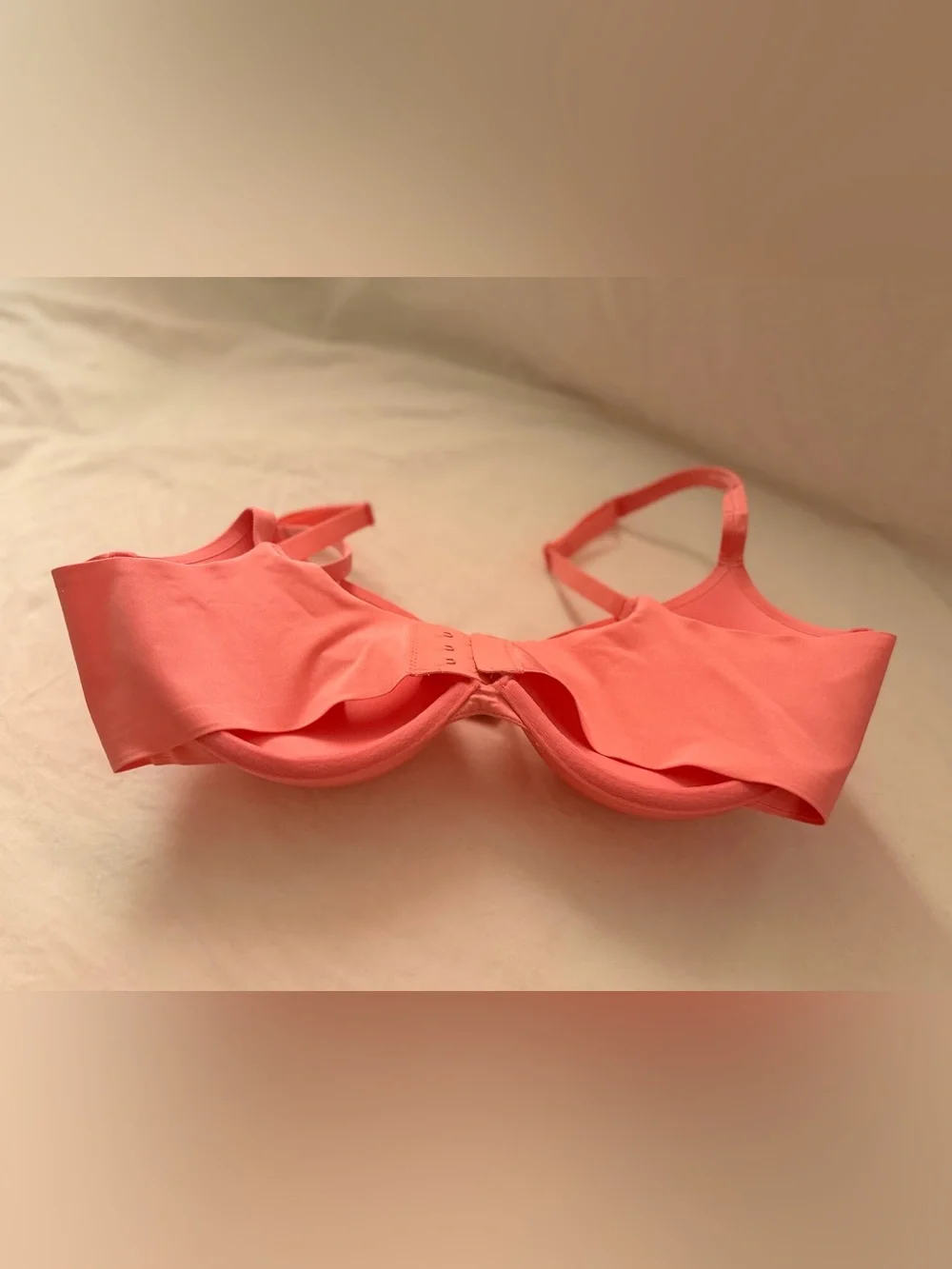 SKIMS Coral Pink Smooth T-Shirt Bra - Picture 2 of 4